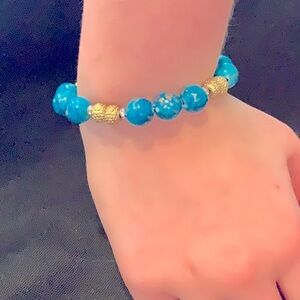 Ladies 7 inch turquoise and gold beaded bracelet